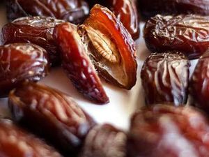 Bukan Hanya Buahnya, Biji Kurma Juga Bisa Dimakan dan Kaya Khasiat Bukan Hanya Buahnya, Biji Kurma Juga Bisa Dimakan dan Kaya Khasiat