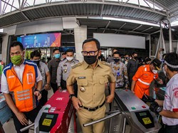 Stasiun Kereta Padat, Bima Arya Minta Pemprov DKI Intervensi Jam Kerja