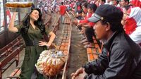 10 Editan Kocak Foto Raisa Saat di GBK Ini Bikin Ngakak
