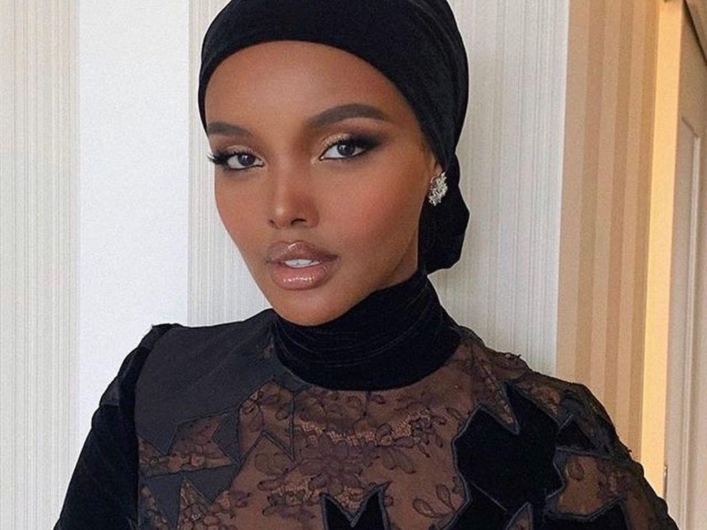 Model Hijab Halima Aden Dikritik karena Tulis Alhamdulillah Jadi Alxamdulillah Model Hijab Halima Aden Dikritik karena Tulis Alhamdulillah Jadi Alxamdulillah