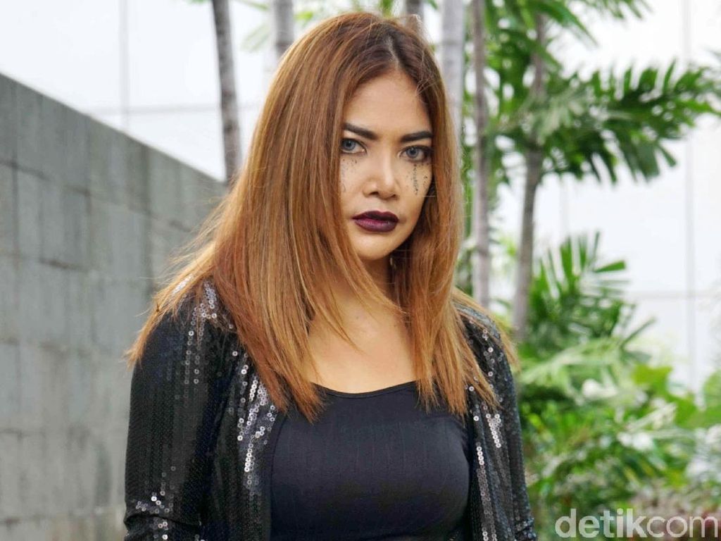 Curhat Irma Darmawangsa yang Gagal Manggung di Malam Tahun Baru Curhat Irma Darmawangsa yang Gagal Manggung di Malam Tahun Baru
