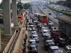 Demo Omnibus Law: Tol Dalam Kota Lancar, Gerbang Tol Senayan Tutup Sementara