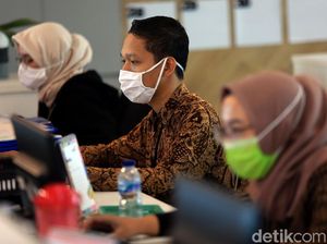 Masker hingga Face Shield jadi Aksesoris Wajib Para Pekerja Masker hingga Face Shield jadi Aksesoris Wajib Para Pekerja