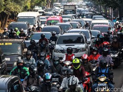 PSBB Transisi Berlanjut, Ingat Aturan Kapasitas Penumpang Mobil/Motor