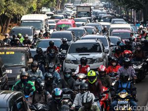 PSBB Transisi Berlanjut, Ingat Aturan Kapasitas Penumpang Mobil/Motor PSBB Transisi Berlanjut, Ingat Aturan Kapasitas Penumpang Mobil/Motor
