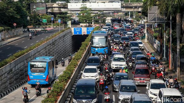 Penampakan Kemacetan di Lebak Bulus hingga Bundaran Pondok Indah