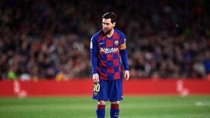 BARCELONA, SPAIN - MARCH 07: Lionel Messi of FC Barcelona prepares to kick a free kick during the Liga match between FC Barcelona and Real Sociedad at Camp Nou on March 07, 2020 in Barcelona, Spain. (Photo by Alex Caparros/Getty Images)