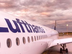 Bye-bye Ladies and Gentlemen, Maskapai Ini Pilih Salam Netral Bye-bye Ladies and Gentlemen, Maskapai Ini Pilih Salam Netral