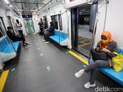 Jumlah Penumpang Dibatasi, MRT Beroperasi Normal