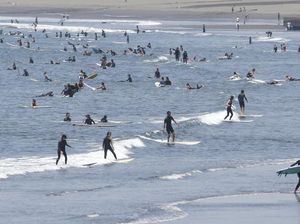 Pantai di Jepang Ramai Pengunjung Saat Era New Normal