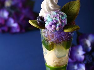 Cantik! Parfait Tema Bunga Hortensia Buatan Kedai Teh Berusia 188 Tahun Cantik! Parfait Tema Bunga Hortensia Buatan Kedai Teh Berusia 188 Tahun