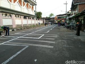 Besok, 2 Pasar Krempyeng Pakis Surabaya akan Terapkan Physical Distancing Besok, 2 Pasar Krempyeng Pakis Surabaya akan Terapkan Physical Distancing