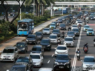 Perkantoran di DKI Mulai Buka, Jalan Sudirman Macet