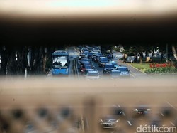 Jakarta Dikepung Macet Saat Perkantoran Buka Perdana di Masa PSBB Transisi