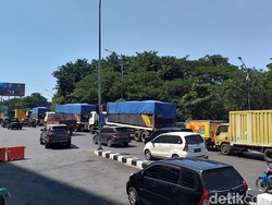 Bundaran Waru Padat Merayap di Hari Terakhir PSBB Surabaya Jilid 3
