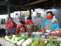 Puluhan Ribu Masker Disebar ke Pasar-pasar di Surabaya