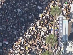 Mata Langit: Massa Demo George Floyd Penuhi Jalanan Los Angeles