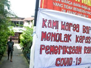 Spanduk Tolak Rapid Test Massal Mejeng di Makassar