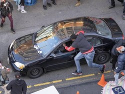 Pengemudi Mobil Tiba-tiba Tembak Demonstran George Floyd di Seattle