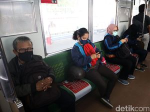 Terapkan Physical Distancing, Begini Suasana di Gerbong KRL