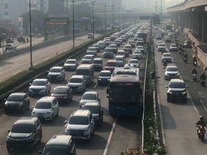Tol Cawang Arah Grogol Dipadati Kendaraan
