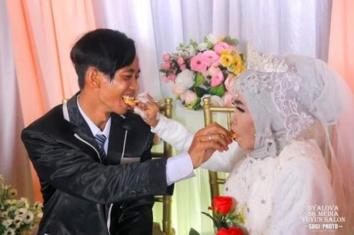 Viral pernikahan nenek 65 tahun di Sumsel dengan pemuda 27 tahun (dok. Istimewa)