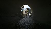 Warga Venezuela Bikin Terowongan Salurkan Air Bersih