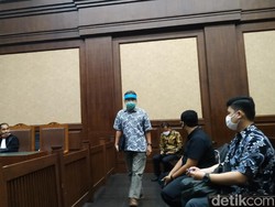 Dua Terdakwa Mega Korupsi 37,8 T Dituntut 12 Tahun Bui dan Denda Rp 1 M