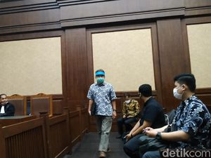 Dua Terdakwa Mega Korupsi 37,8 T Dituntut 12 Tahun Bui dan Denda Rp 1 M Dua Terdakwa Mega Korupsi 37,8 T Dituntut 12 Tahun Bui dan Denda Rp 1 M