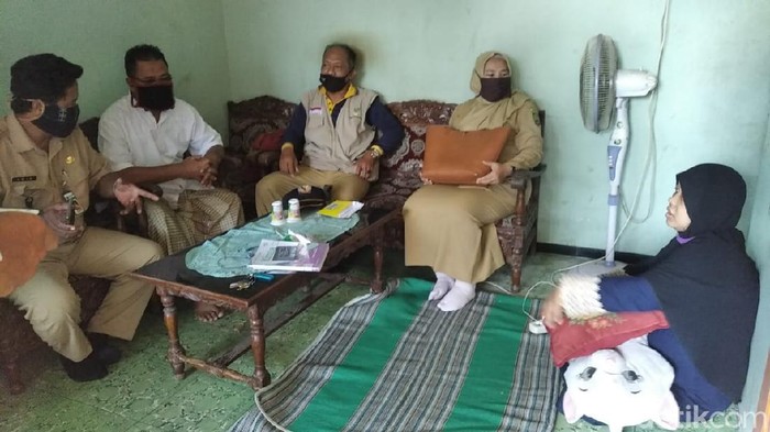 Warga Blora yang mengurung diri selama tiga hari dikunjungi pemerintah setempat