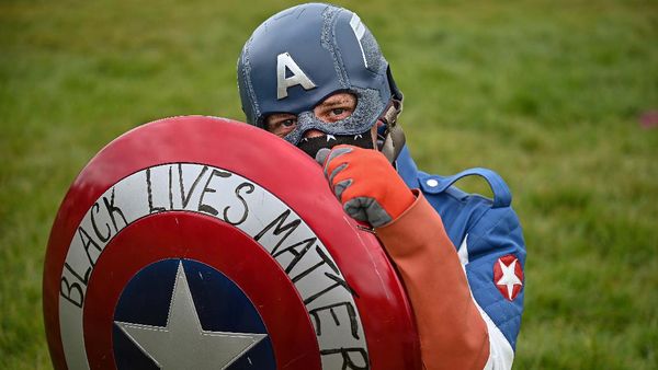 Wow! Captain America Dukung George Floyd