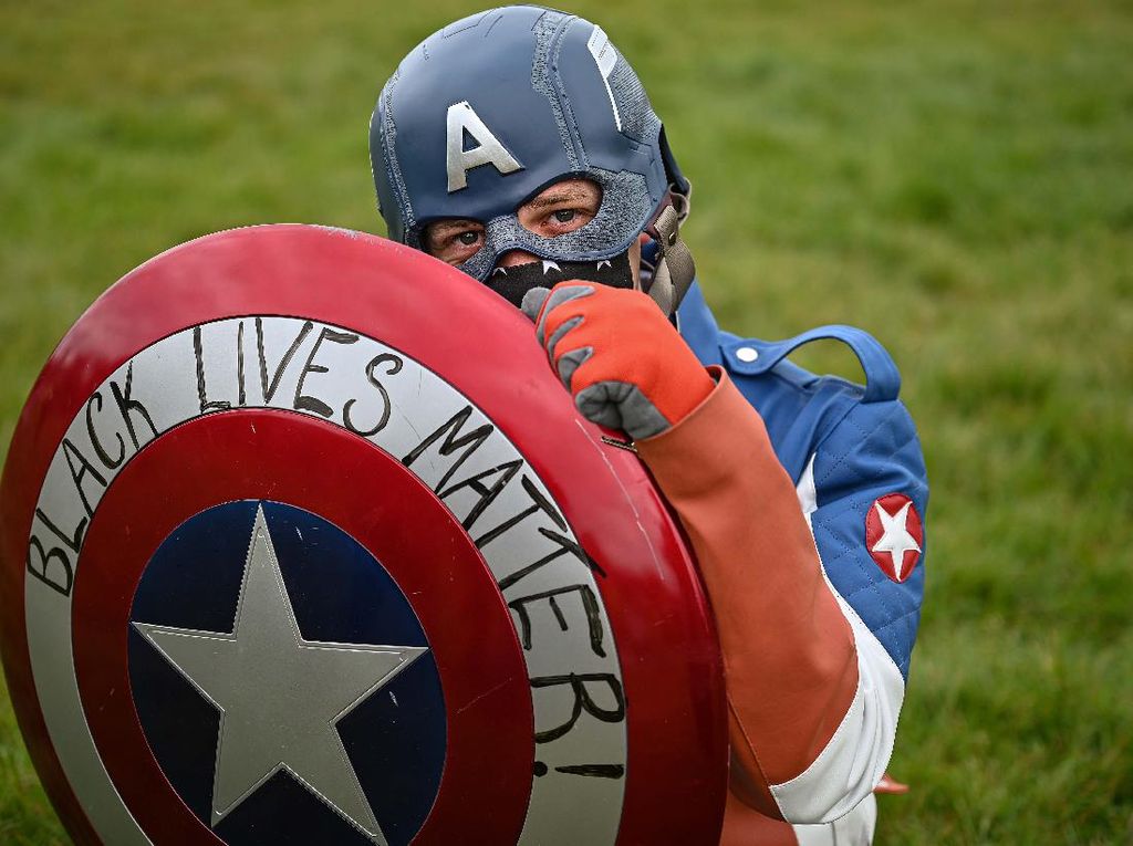 Wow! Captain America Dukung George Floyd