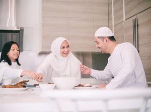 Adab Makan dan Minum, Muslim Harus Terapkan Ini Adab Makan dan Minum, Muslim Harus Terapkan Ini