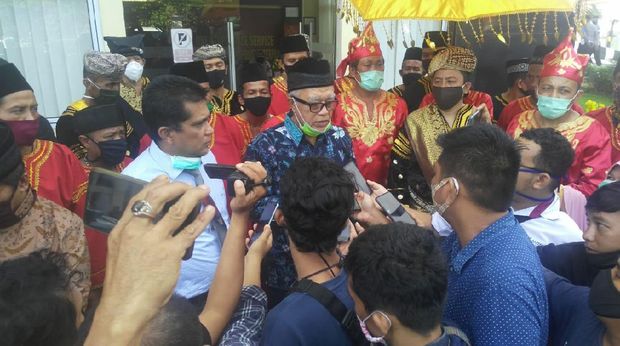 Ade Armando dilaporkan ke Polda Sumbar terkait komentarnya di medsos soal aplikasi Injil berbahasa Minang (dok. Istimewa)