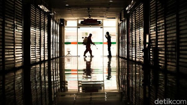 Operasi Disinfeksi Corona Sasar Tiap Sudut Pasar Senen