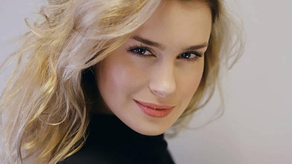 Anna Maria Sieklucka di Balik Sensasi 365 Days 2