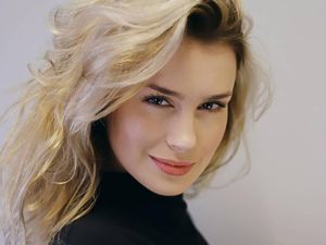 Anna Maria Sieklucka di Balik Sensasi 365 Days 2