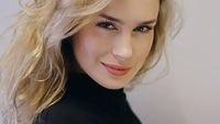 8 Pesona Anna Maria Sieklucka, Bintang 365 Days yang Filmnya Kontroversial