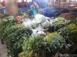 Pasar Sepi Pembeli, Dagangan Menumpuk dan Nyaris Busuk