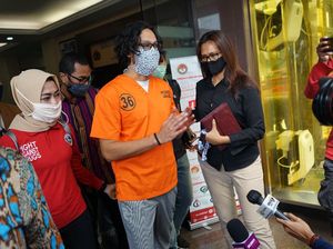 Isi Waktu saat Rehabilitasi, Dwi Sasono Rajin Bikin Tulisan Isi Waktu saat Rehabilitasi, Dwi Sasono Rajin Bikin Tulisan