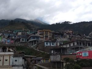 Nepal di Kaki Gunung Sumbing, Pesawat Trump Hampir Tertabrak Drone