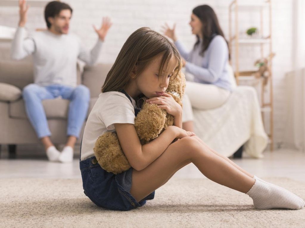 Saat Orangtua Cerai karena Selingkuh, Ini yang Bisa Bikin Anak Trauma Saat Orangtua Cerai karena Selingkuh, Ini yang Bisa Bikin Anak Trauma
