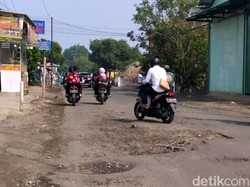 Waspada! Jalan Rusak di Sukabumi Ini Rawan Kecelakaan