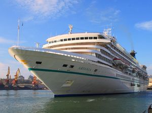 Tersisa 8 Penumpang Terakhir, Kapal Pesiar Ini Akhirnya Berlabuh