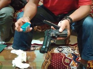 Kepala SMKN Bawa Senpi di Diskusi Sengketa Lahan, Polisi Turun Tangan Kepala SMKN Bawa Senpi di Diskusi Sengketa Lahan, Polisi Turun Tangan