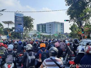 PSBB Berakhir, Jalanan Kota Surabaya Kembali Padat PSBB Berakhir, Jalanan Kota Surabaya Kembali Padat