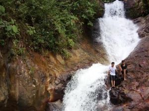 Menikmati Segarnya Air Terjun Telago Jando di Jambi