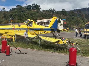 Pesawat Pengangkut BBM Tergelincir di Bandara Karubaga Papua Pesawat Pengangkut BBM Tergelincir di Bandara Karubaga Papua