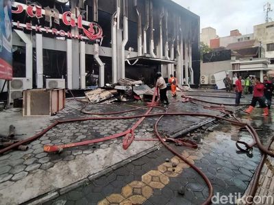Potret Toko Candi Elektronik yang Ludes Terbakar