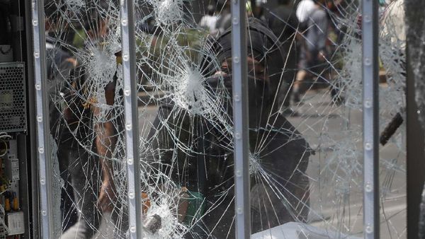 Protes Kekerasan Polisi, Warga Meksiko Rusak Patung dan Toko